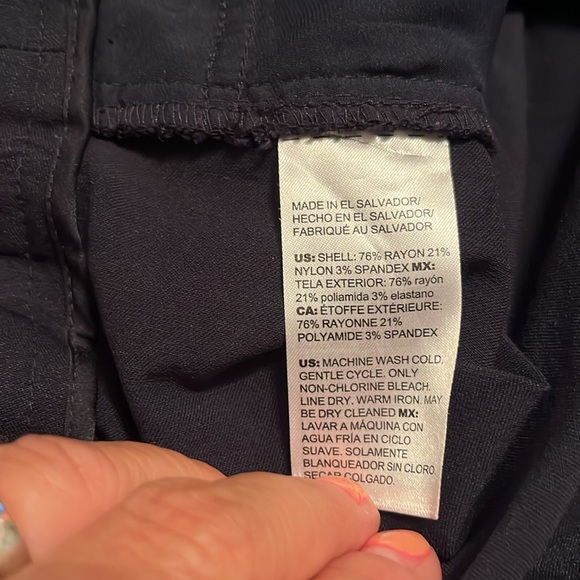 Chico’s super stretchy Bermuda shorts. - Picture 6 of 6